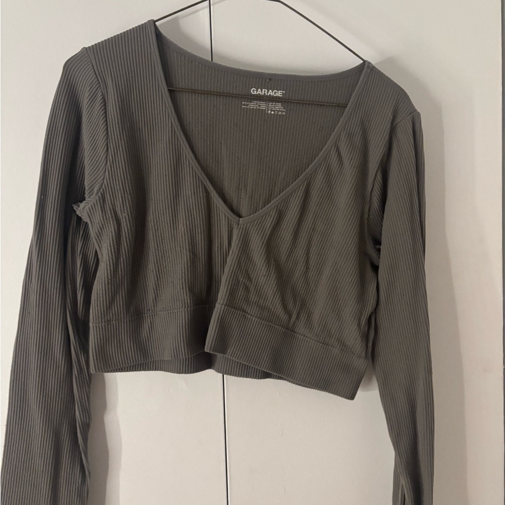 Garage Ribbed Long Sleeve Crop Top
3/20$ BUNDLE DEAL!